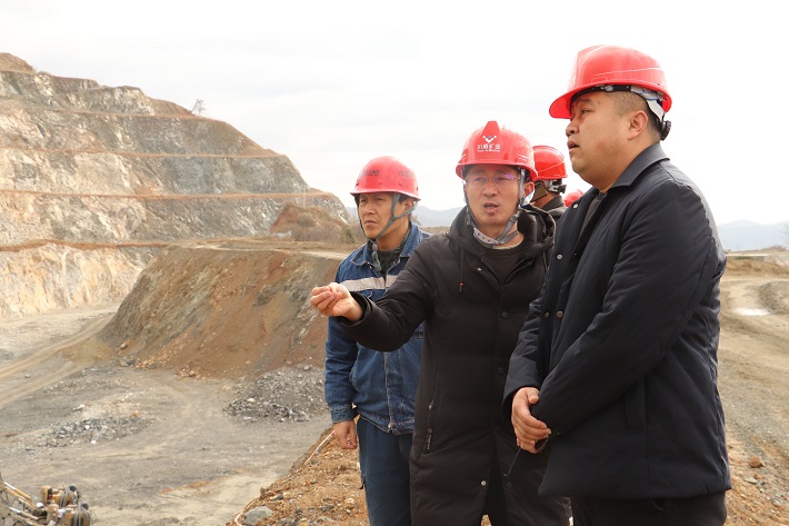 會理市副市長鄭磊蒞臨礦業(yè)總公司會理區(qū)域礦山檢查(圖1)